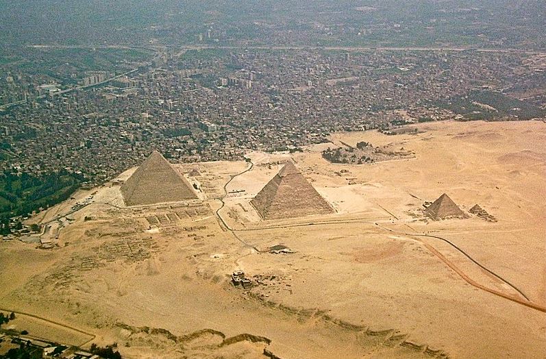 The Pyramids of Giza – A Testament to Ancient Engineering - Oldest Archaeological Sites