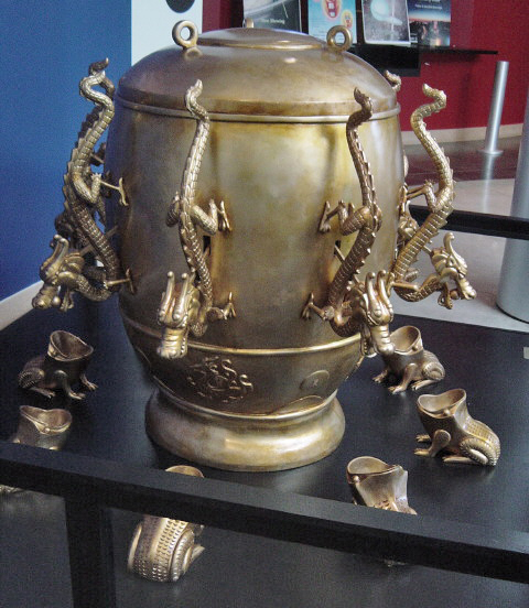 Replica of Zhang Heng's seismoscope Houfeng Didong Yi - The World's First Seismometer | Ancient Chinese Seismometer First Seismometer