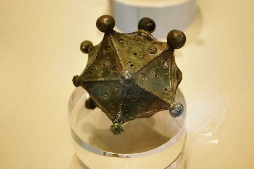 Icosahedron similiar to the Roman Dodecahedron