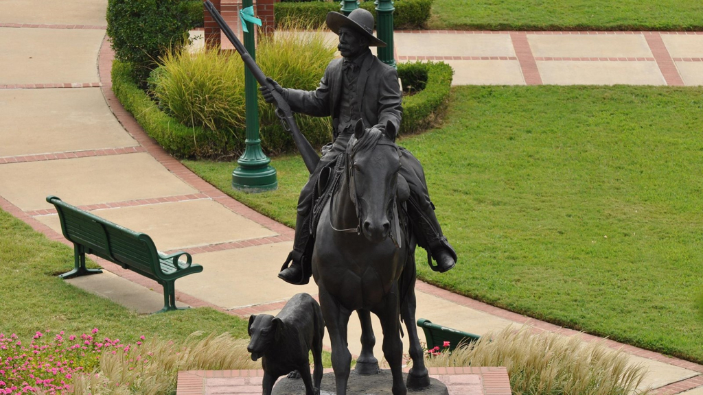 Statue dedicated to Bass Reeves in Fort Smith, Arkansas