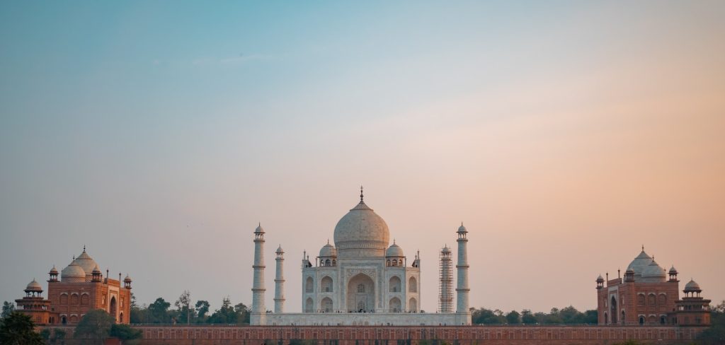 The Taj Mahal: A Love Story in Stone - Interesting Facts About Ancient Monuments