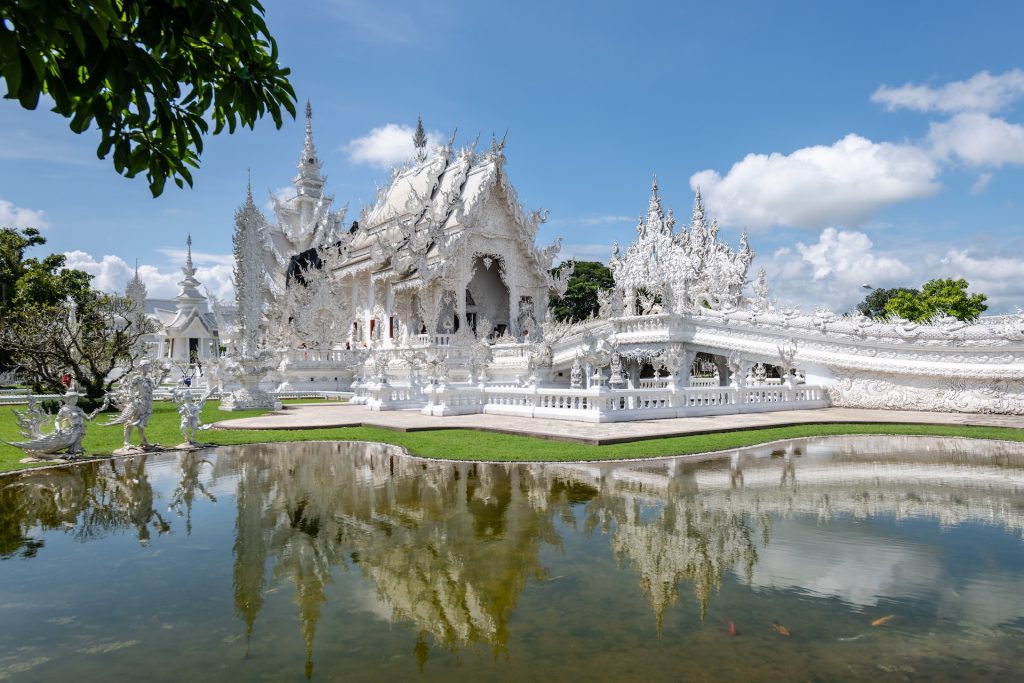 12 Interesting Facts About Modern Temples - Image: Wat Rong Khun
