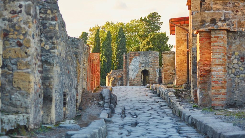 Roman Roads: History, Engineering & Building Techniques - Historyen