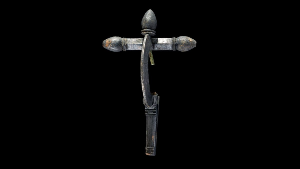 Archaeologists found a crossbow-style silver brooch in the tomb. It was probably used to tie a cloak.