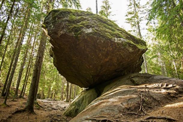 Kummakivi Balancing Rock