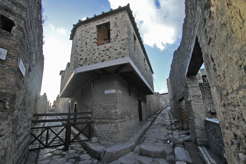 The Lupanar at VII, 12, 18–20. Vico del Lupanare is on the right. Vico del Balcone is to the left.