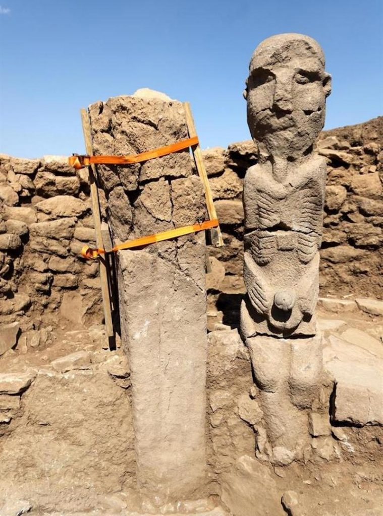 Göbeklitepe: Unveiling Ancient Treasures - Prehistoric art and discoveries represented by the sculptures found in Göbeklitepe and Karahantepe.