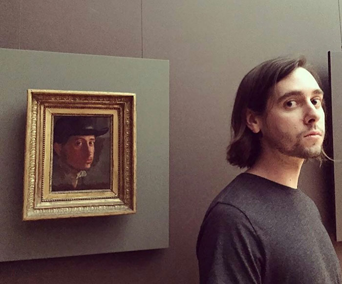 29 Times People Bumped into Their Twin Strangers in Museums